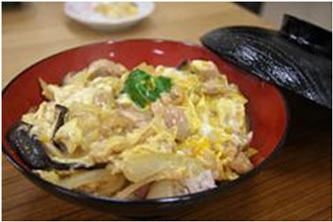 エゴマ鶏親子丼の写真1